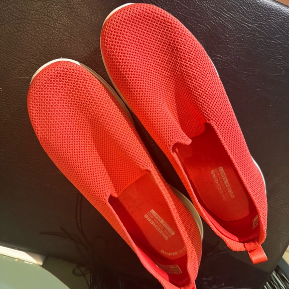 Sketchers size 7.5 - Picture 2 of 6